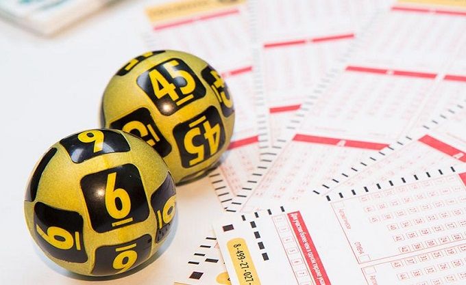 deux boules de loterie