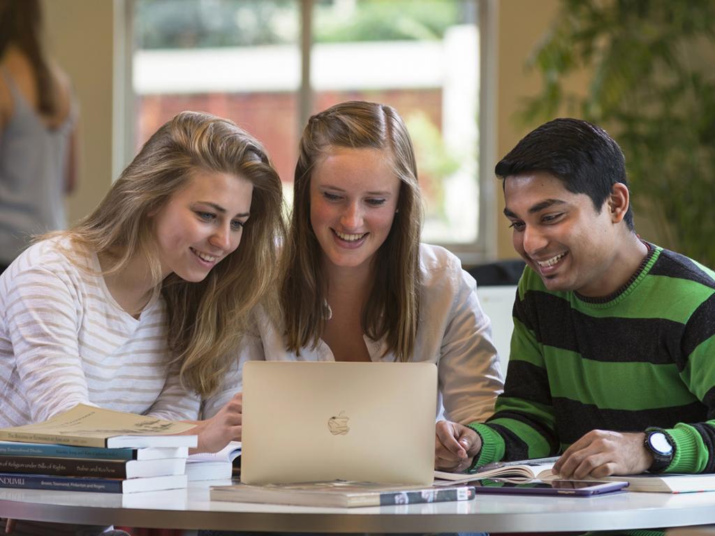 Schoolchildren in computer science