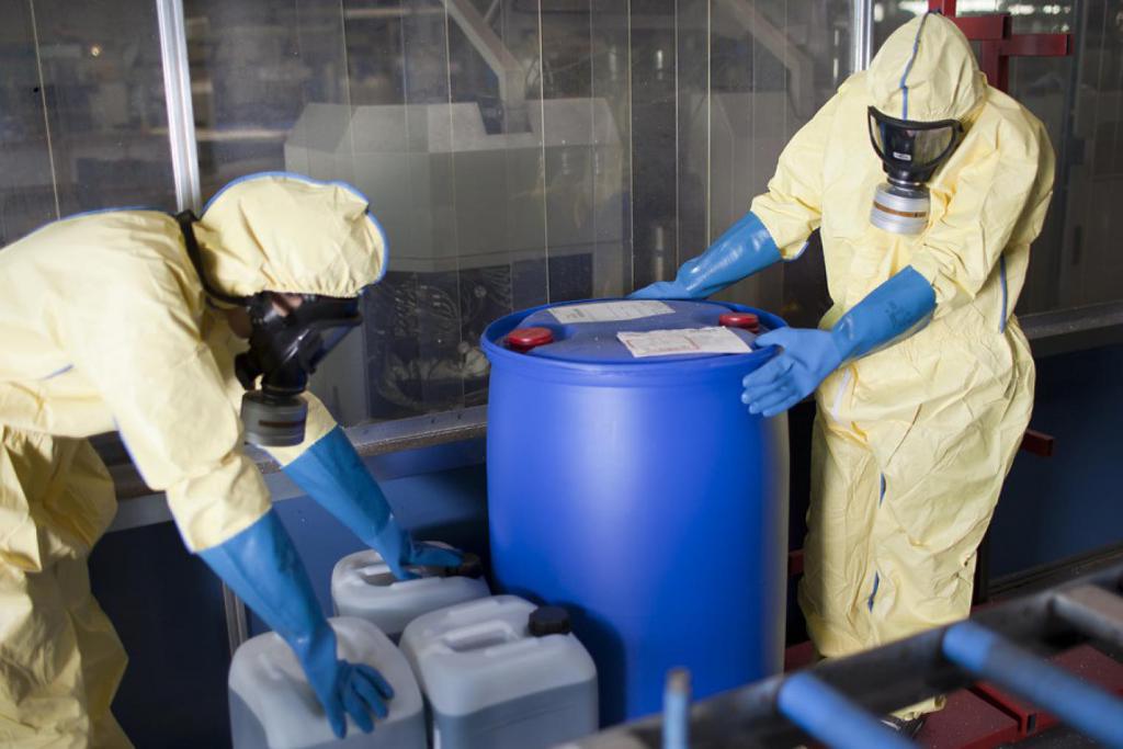 travailler dans des conditions de travail difficiles et nuisibles