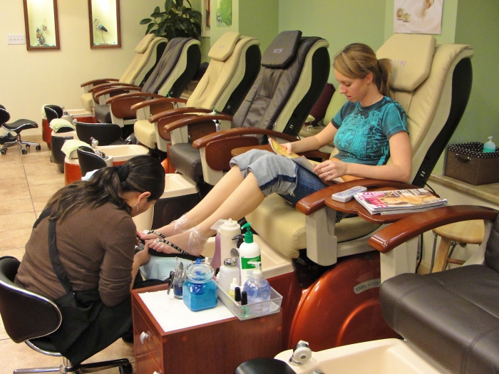 manicure table