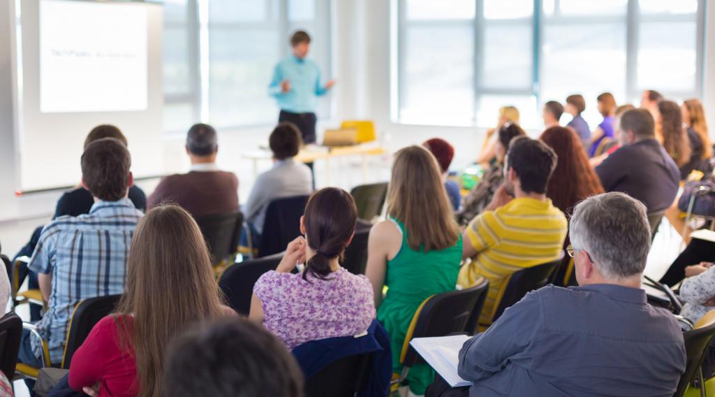 organisateur d'enseignants aux responsabilités et au salaire de l'école