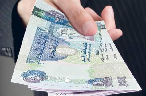 how much does the janitor earn in dubai
