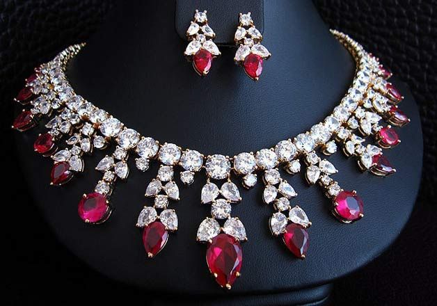 Comment choisir des bijoux en or dans les magasins de bijoux