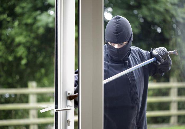 right to detain the person who committed the crime