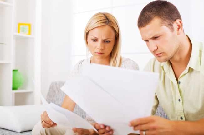 how to find out a person’s credit history