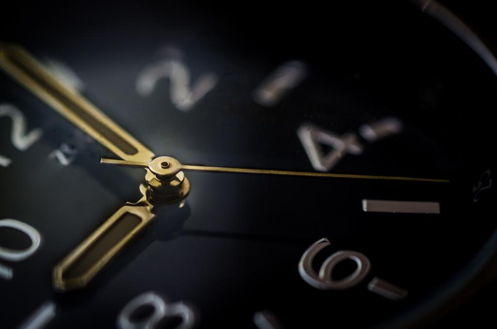 What time is alcohol sales allowed in Moscow?