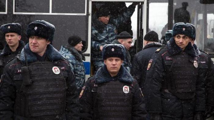 a police officer has the right to use firearms in the following cases