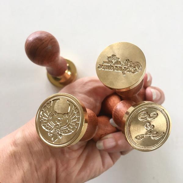 round stamp ooo