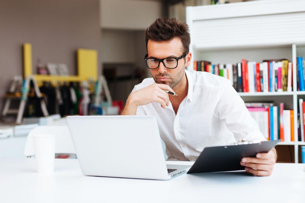 a person learns remotely