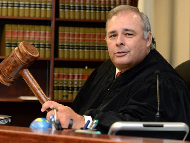 tribunal en tant qu'autorité judiciaire système judiciaire