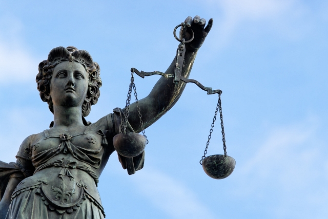 Themis statue