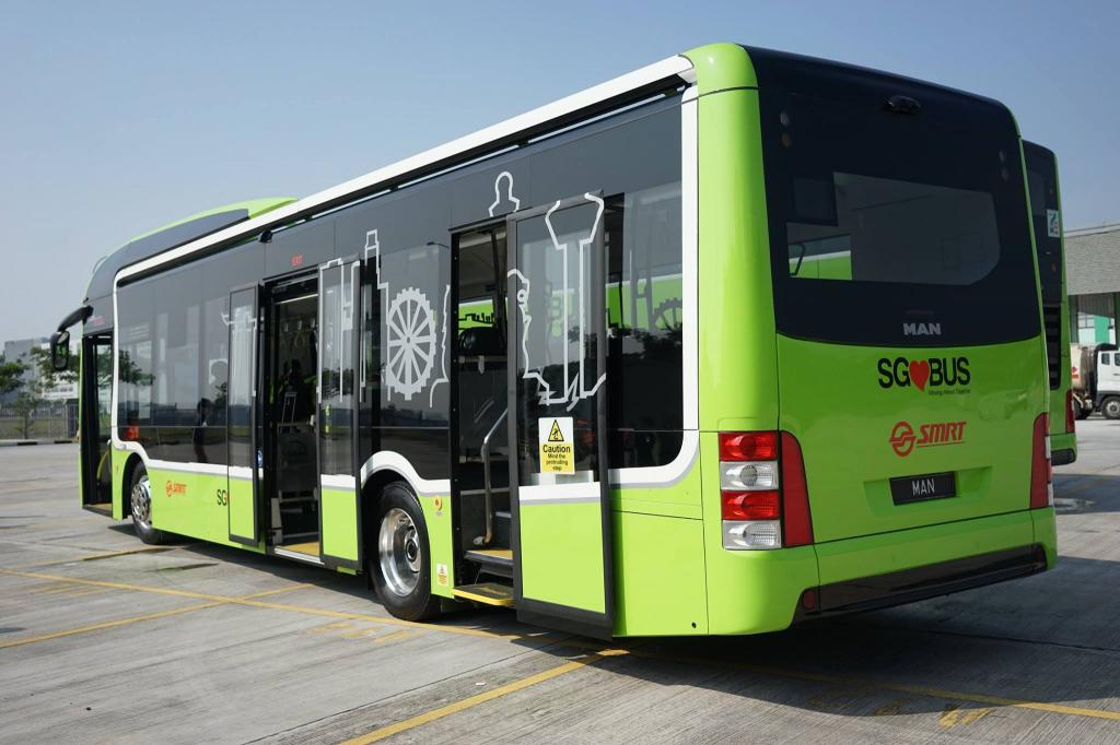 Roomy bus
