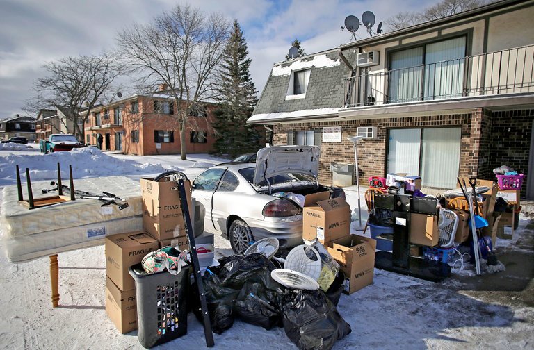 Provision of housing from a maneuvering municipal fund
