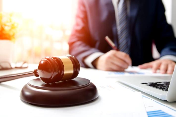Combien de pour cent du salaire sont conservés par les huissiers de justice