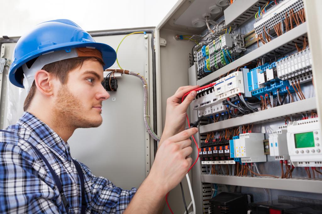 Électricien de travail